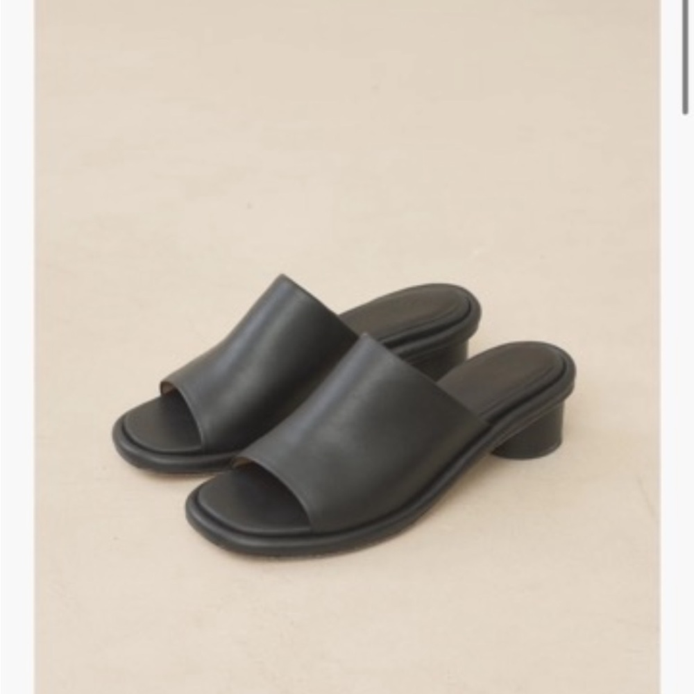 Lauren Manoogian heels never worn sz 39